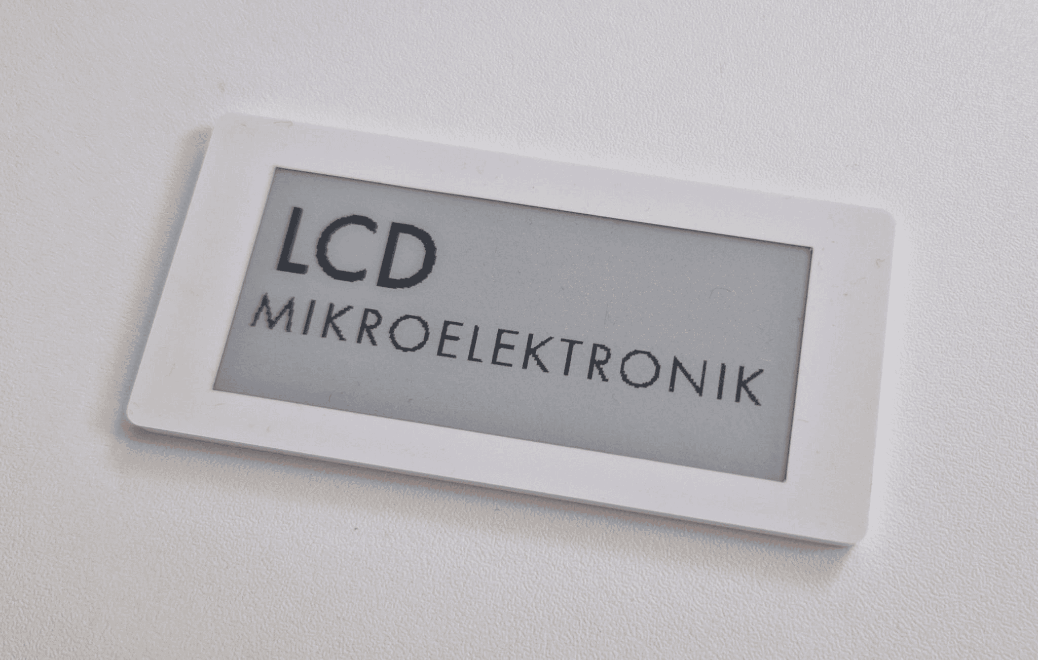 E-Paper 9 TFT Display in Kombination mit Touch, Frontglas und passendem UX-Design