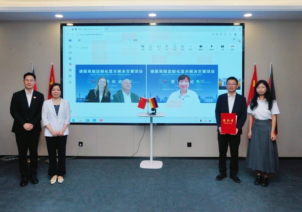 LCD Mikroelektronik baut eigene Präsenz in China auf 1 SGIP China Signing Ceremony